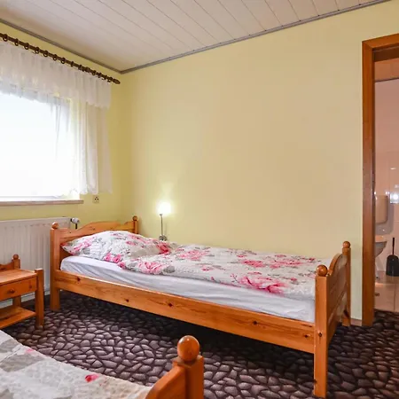 5 Bedroom Nice Home In Heideblick Holiday home *